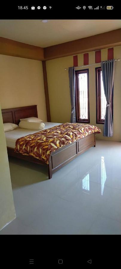 Andira Homestay Labuan Bajo Exterior photo